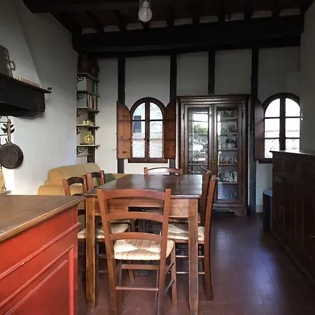 La Casina Nel Vicolo 코르토나